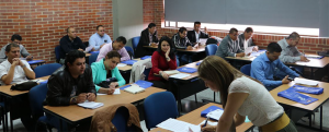 Funcionarios UNP prestan atención a desarrollo del proceso formativo.