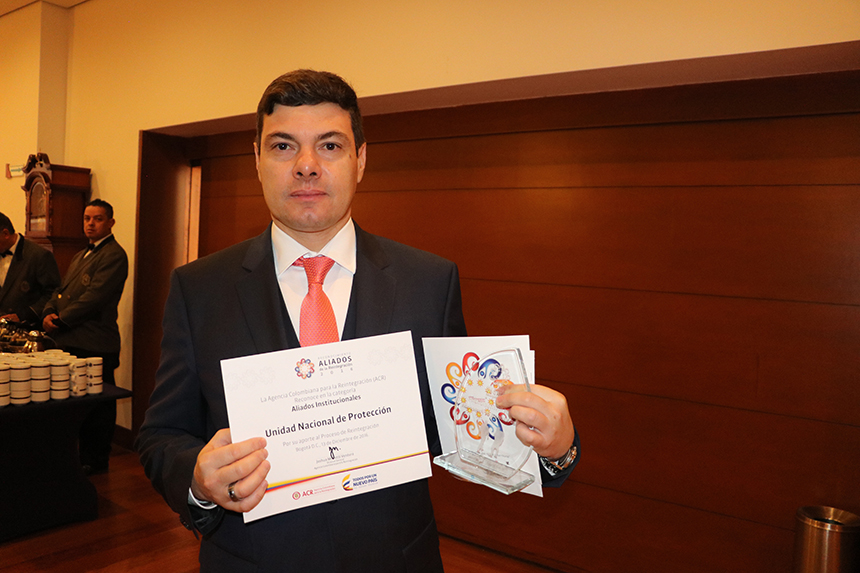 Director de la UNP recibe el reconocimiento de ​la Agencia Colombiana de Reintegración​ a la entidad por ser aliada durante 2016​​​​