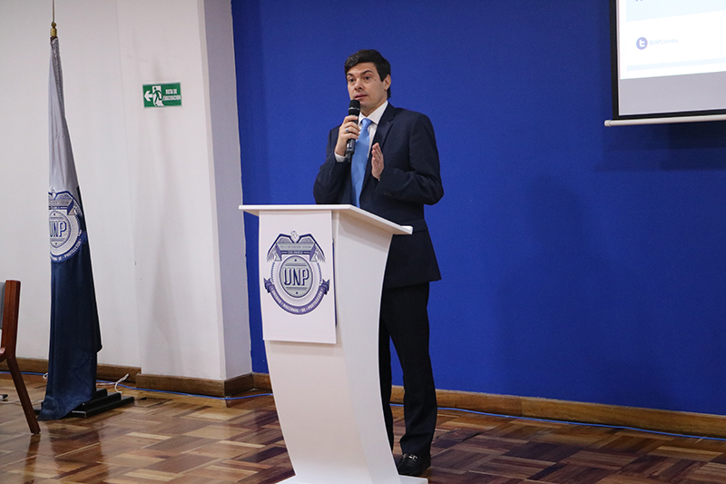 Diego Mora, director de la UNP, haciendo la presentación de la Rendición de cuentas 2016