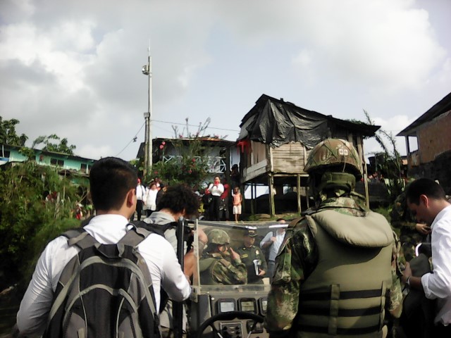 Las fuerzas armadas acompañaron a los funcionarios durante toda la jornada