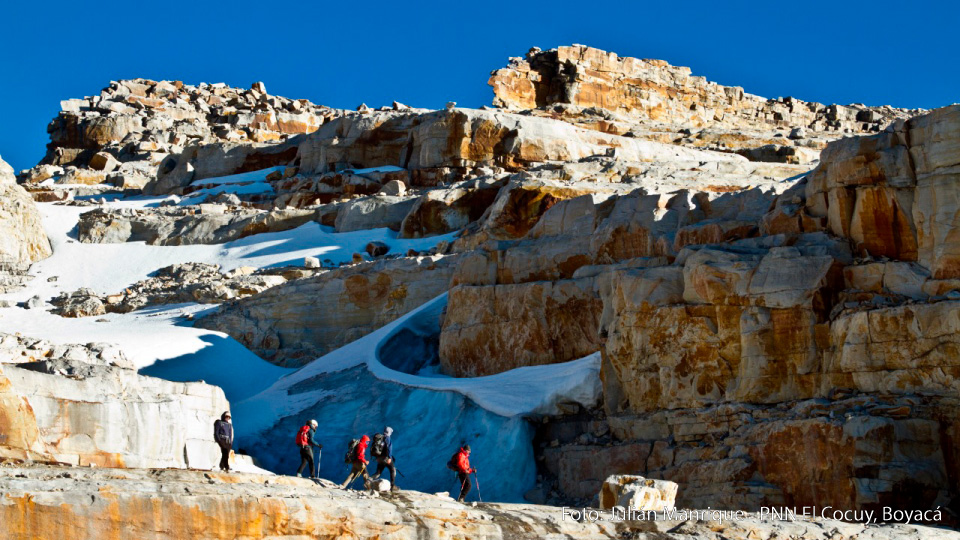 Turistas visitando el Parque Nacional Natural El Cocuy en Boyacá. ​