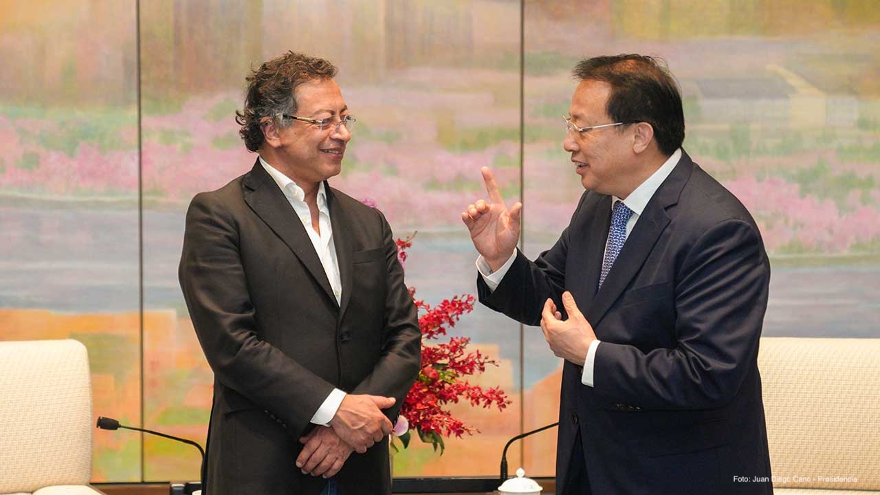 En su cuarto día de visita oficial de China, el presidente Gustavo Petro se reúne con el alcalde de Shangái, Gong Zheng