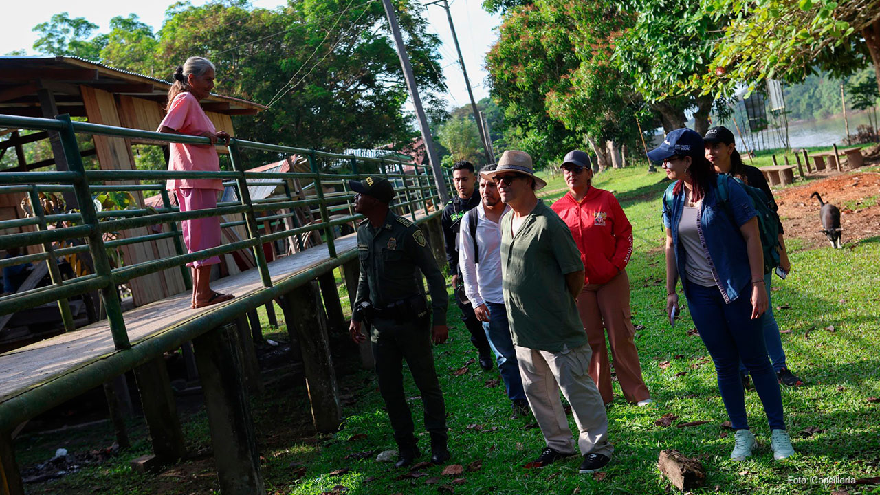 Cancillería fortalece la diplomacia en el Amazonas con proyectos de agua potable y educación para comunidades de frontera