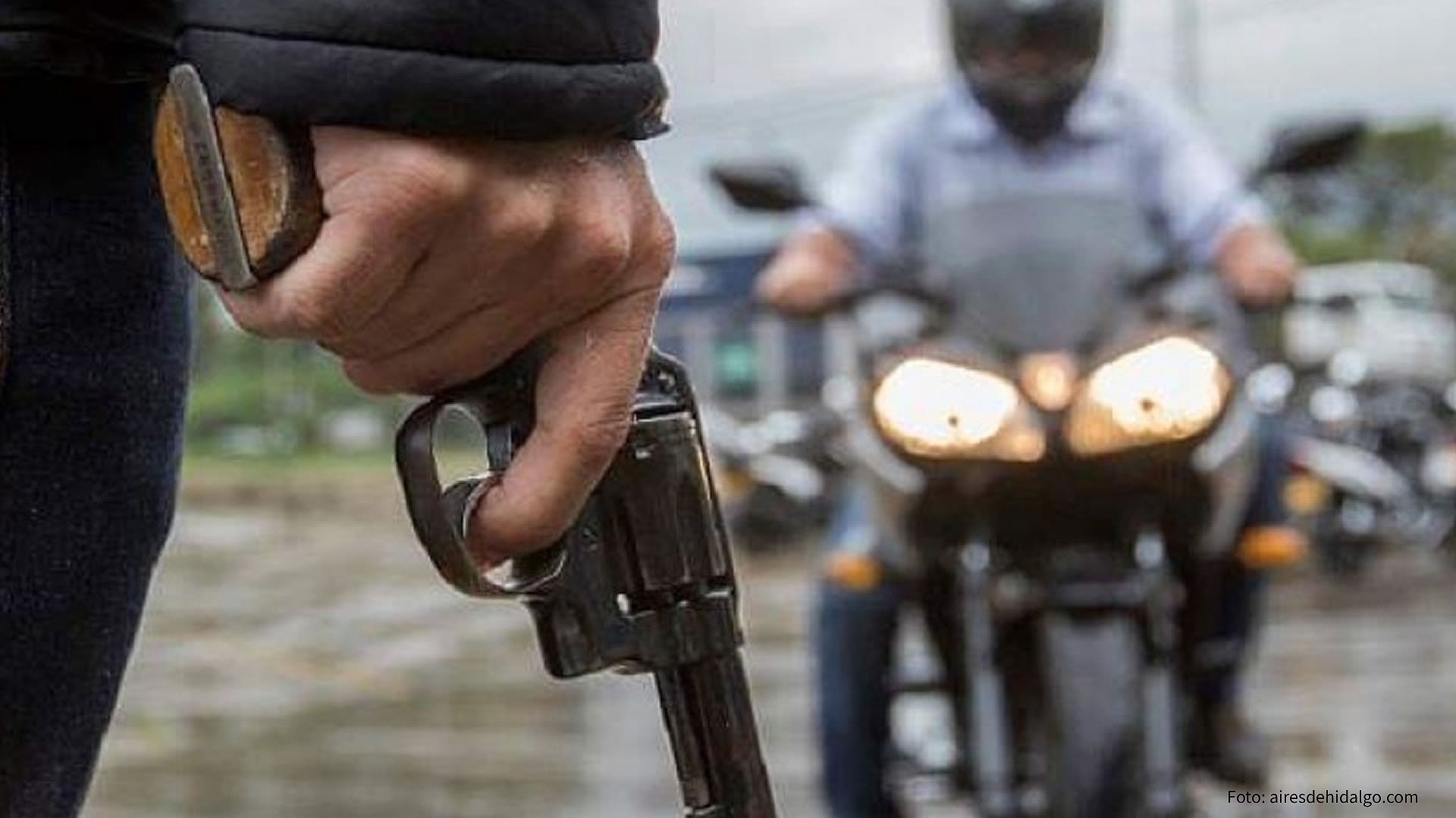 Mano arma motociclista