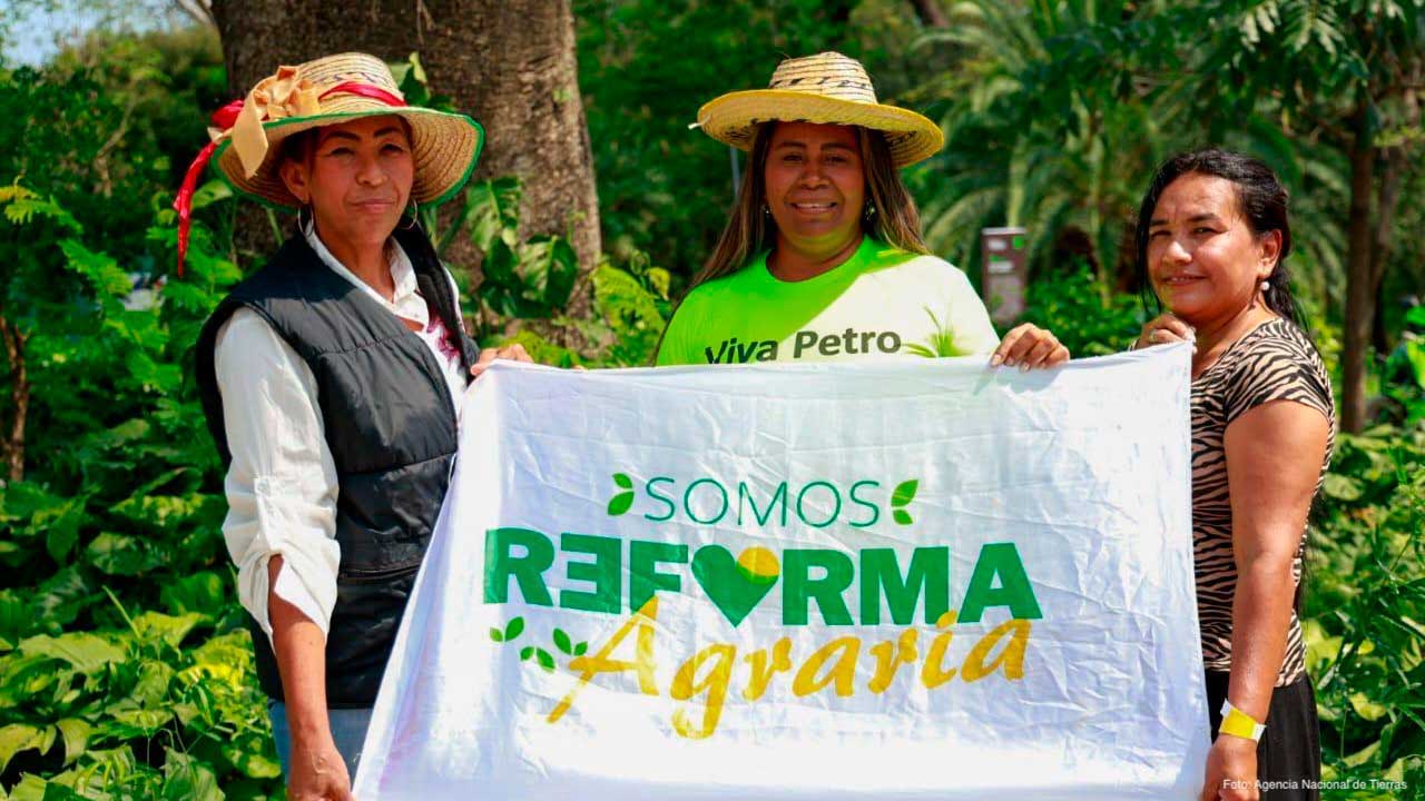 Después de 30 años sin aplicarse, Gobierno activará compra de tierras a bancos para entregarlas a campesinos y comunidades étnicas